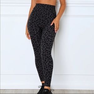 White Fox Active Leopard Print Sexy Workout Pull On High Rise Soft Leggings Sm